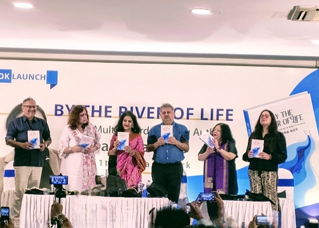 Picture 1 the panellists with the book. (source team mahanagar)